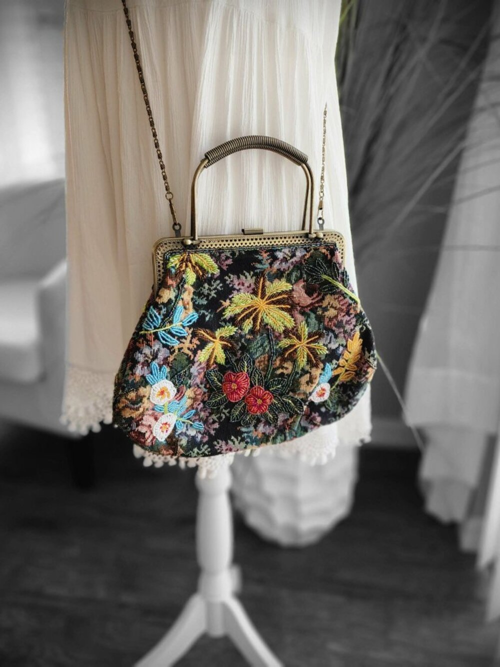 Vintage MANI COUTURE Hand Beaded Floral Tapestry Frame Bag